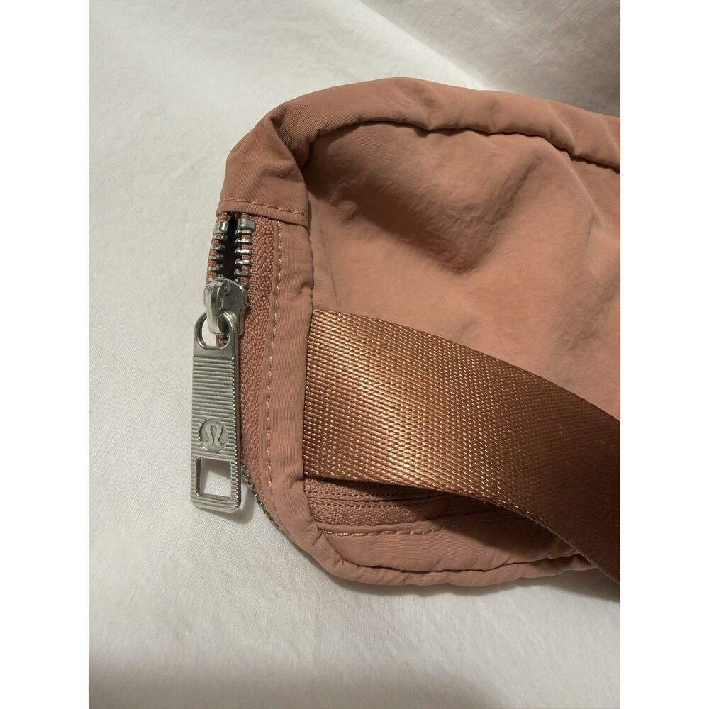 Lululemon Everywhere Belt Bag Crossbody Salmon Orange Small Versatile Pouch - Picture 10 of 14